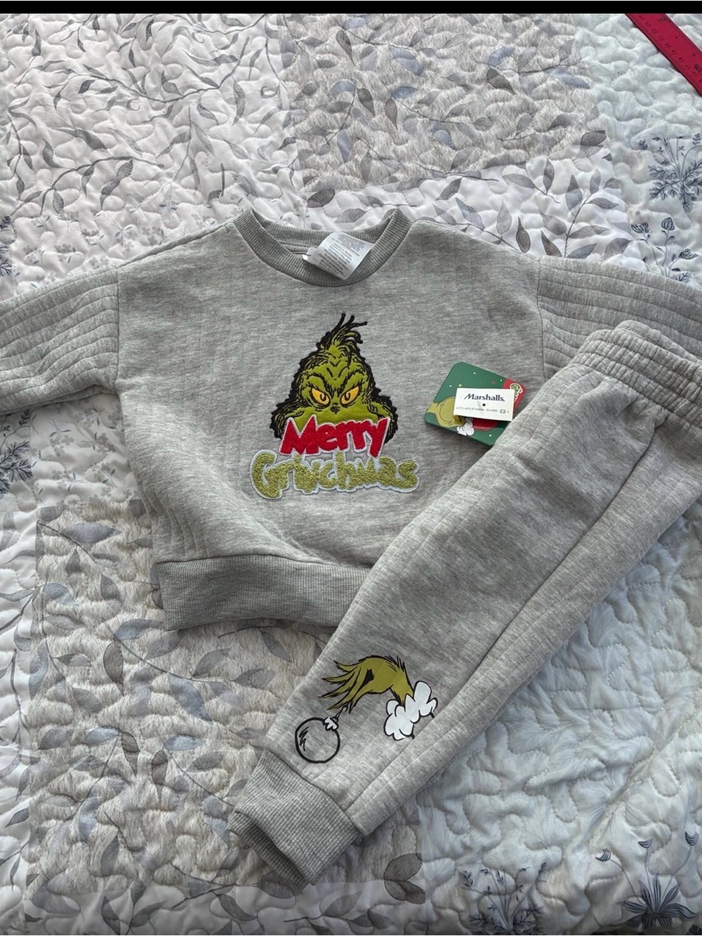 Marshalls Gray Grinch Sweatshirt & Joggers Set size 18 months